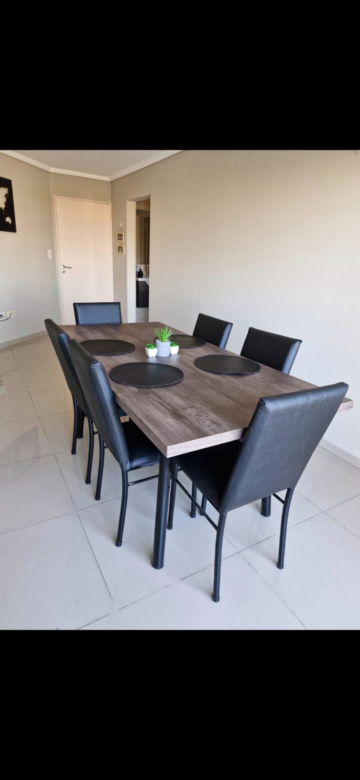 Combo silla y mesa TIKAFAP tapizado negro